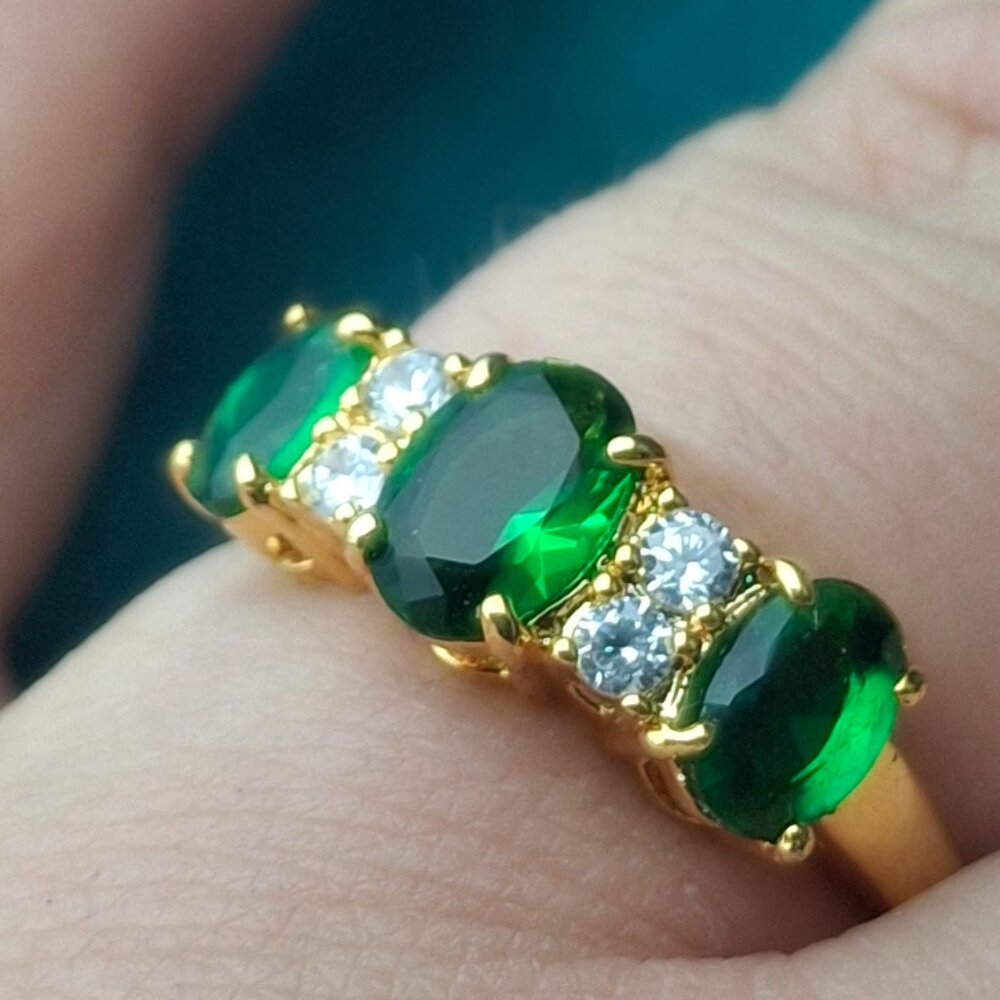2/25$ Vintage Seta ring gold tone with green and white stones sz 8